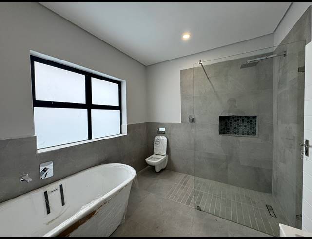 4 BEDROOM HOUSE FOR SALE IN SANDOWN